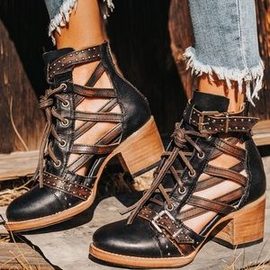 FREEBIRD BY STEVEN CHEYENNE SIZE 9 genuine leather like brand new!!!